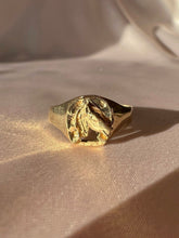 Load image into Gallery viewer, Vintage 10k Horse + Horseshoe Signet Ring
