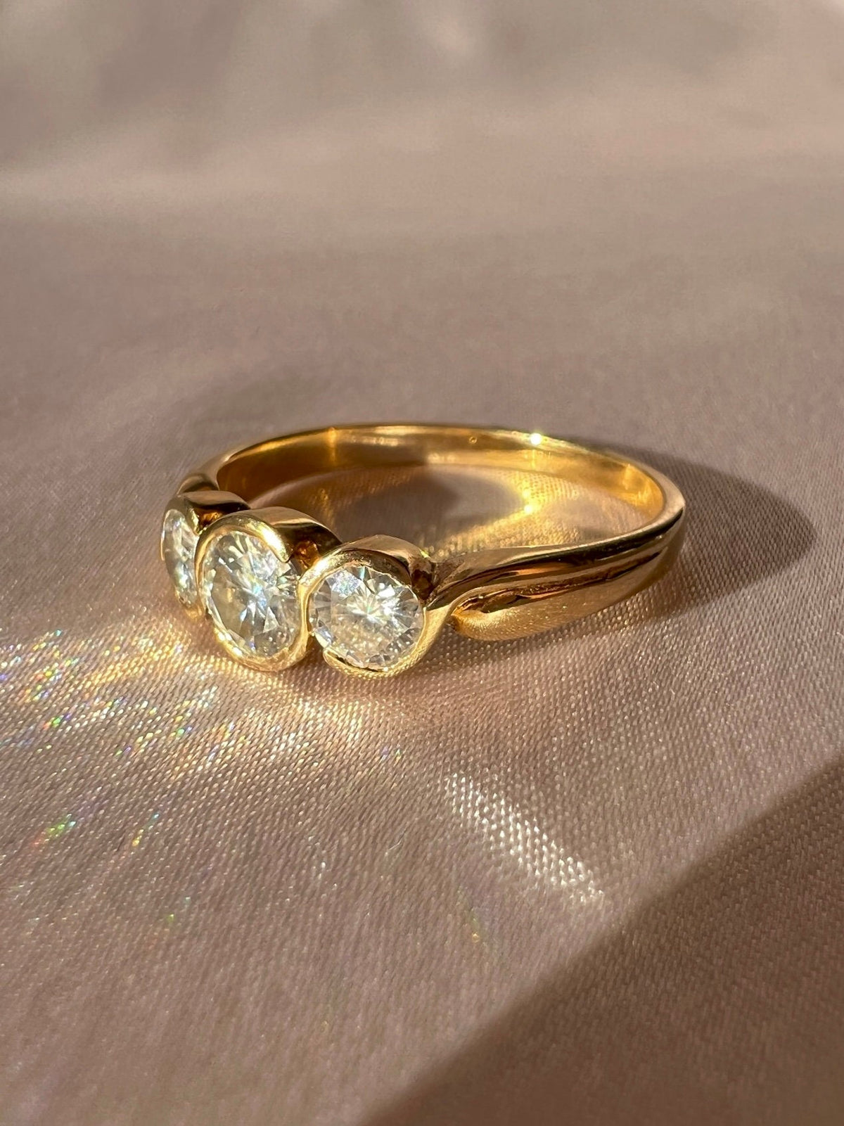Vintage 18k Diamond Bezel Trilogy Ring