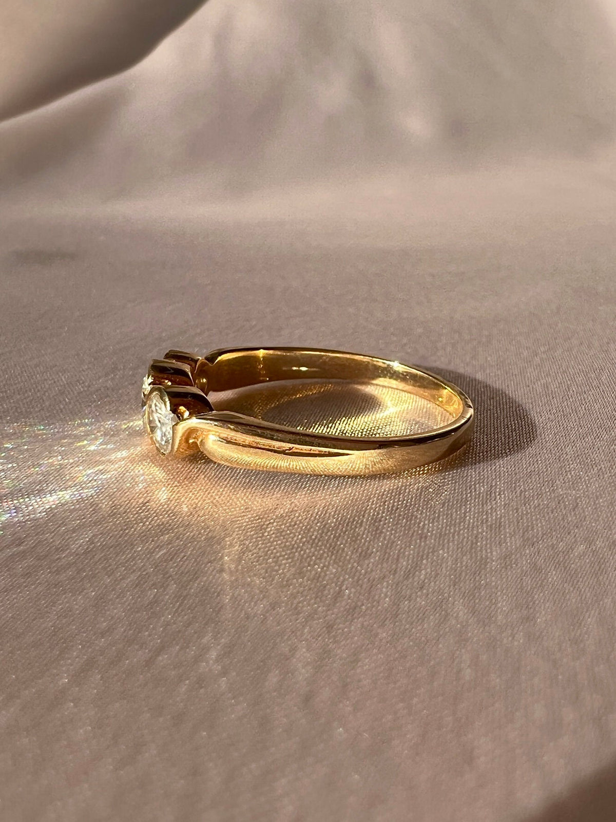 Vintage 18k Diamond Bezel Trilogy Ring