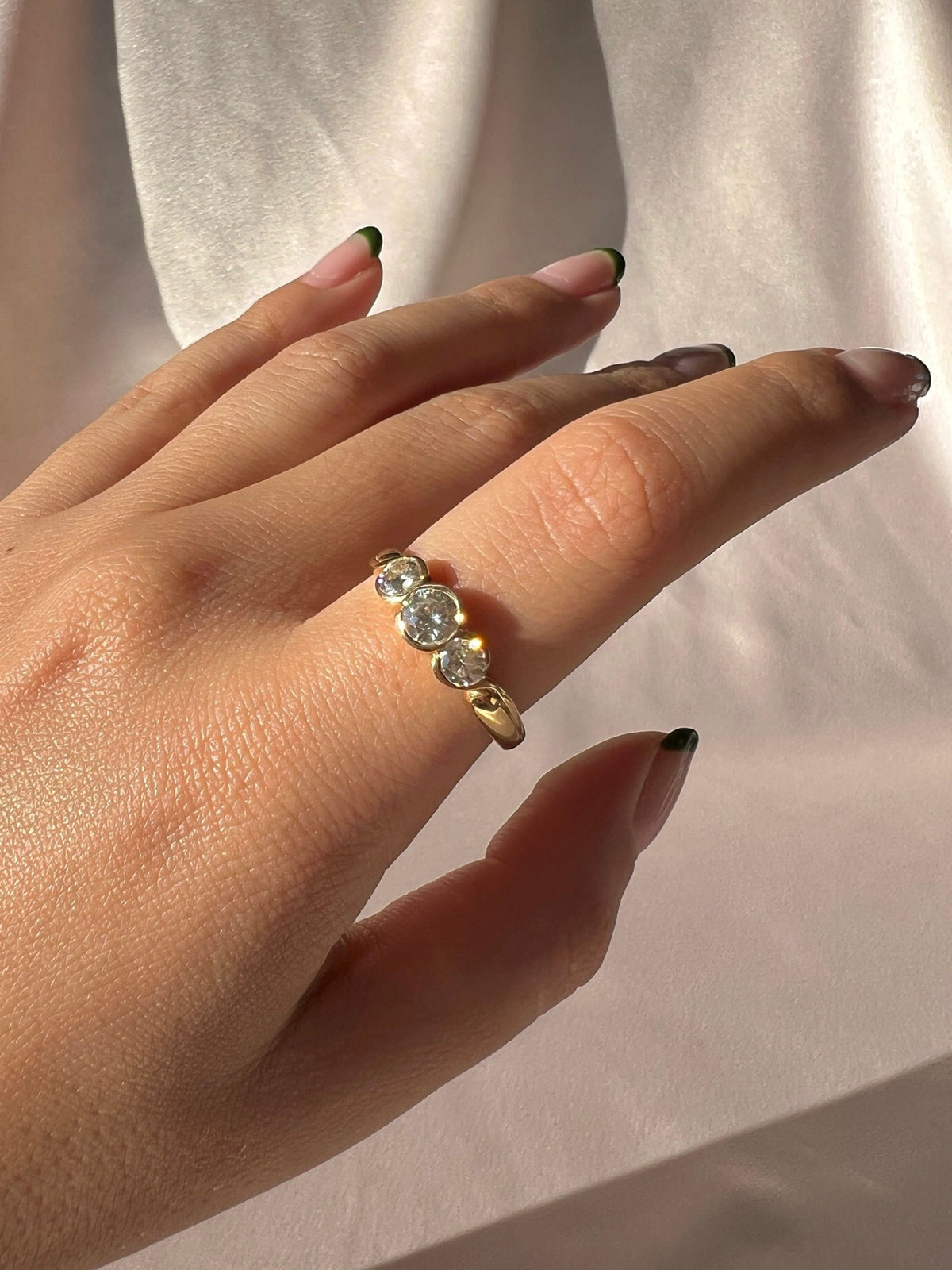 Vintage 18k Diamond Bezel Trilogy Ring