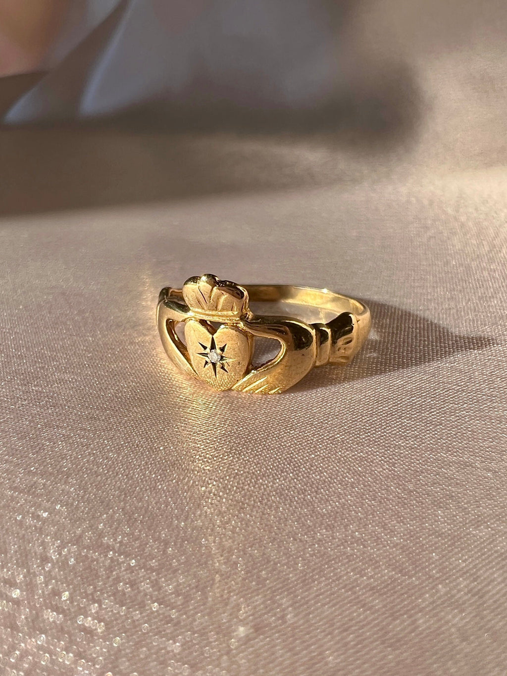 Vintage 9k Diamond Starburst Claddagh Ring