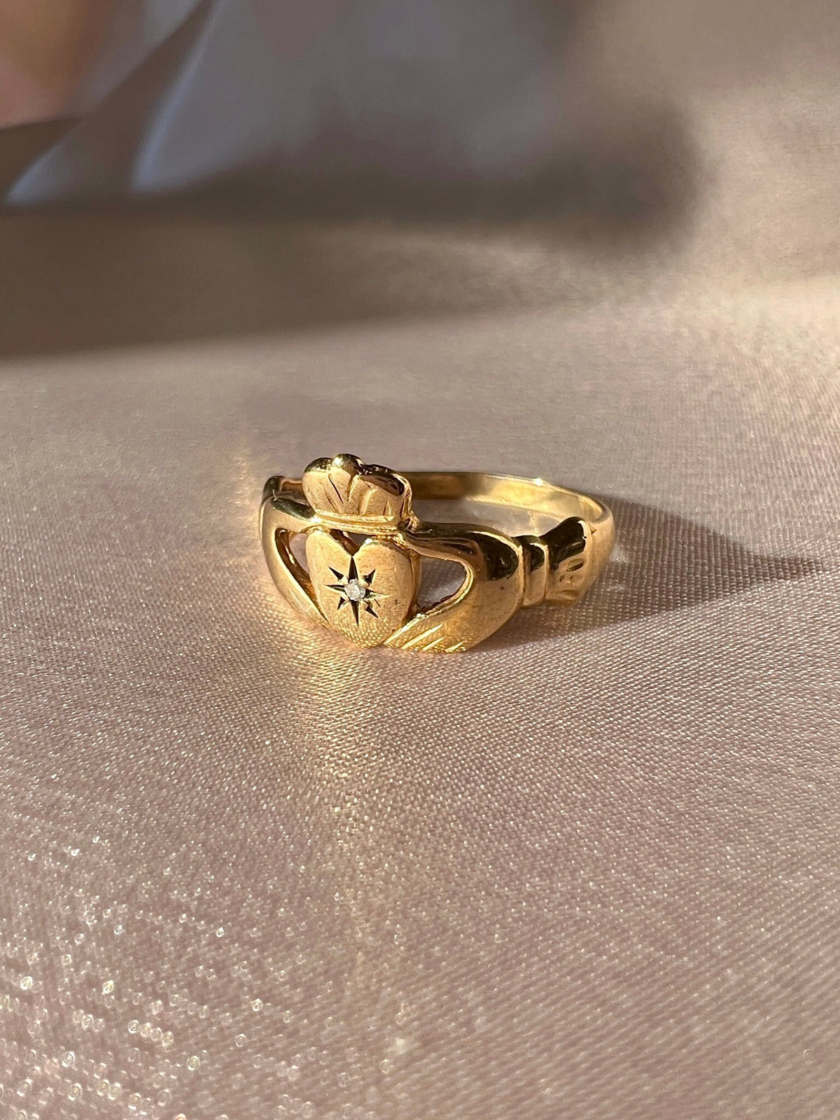 Vintage 9k Diamond Starburst Claddagh Ring