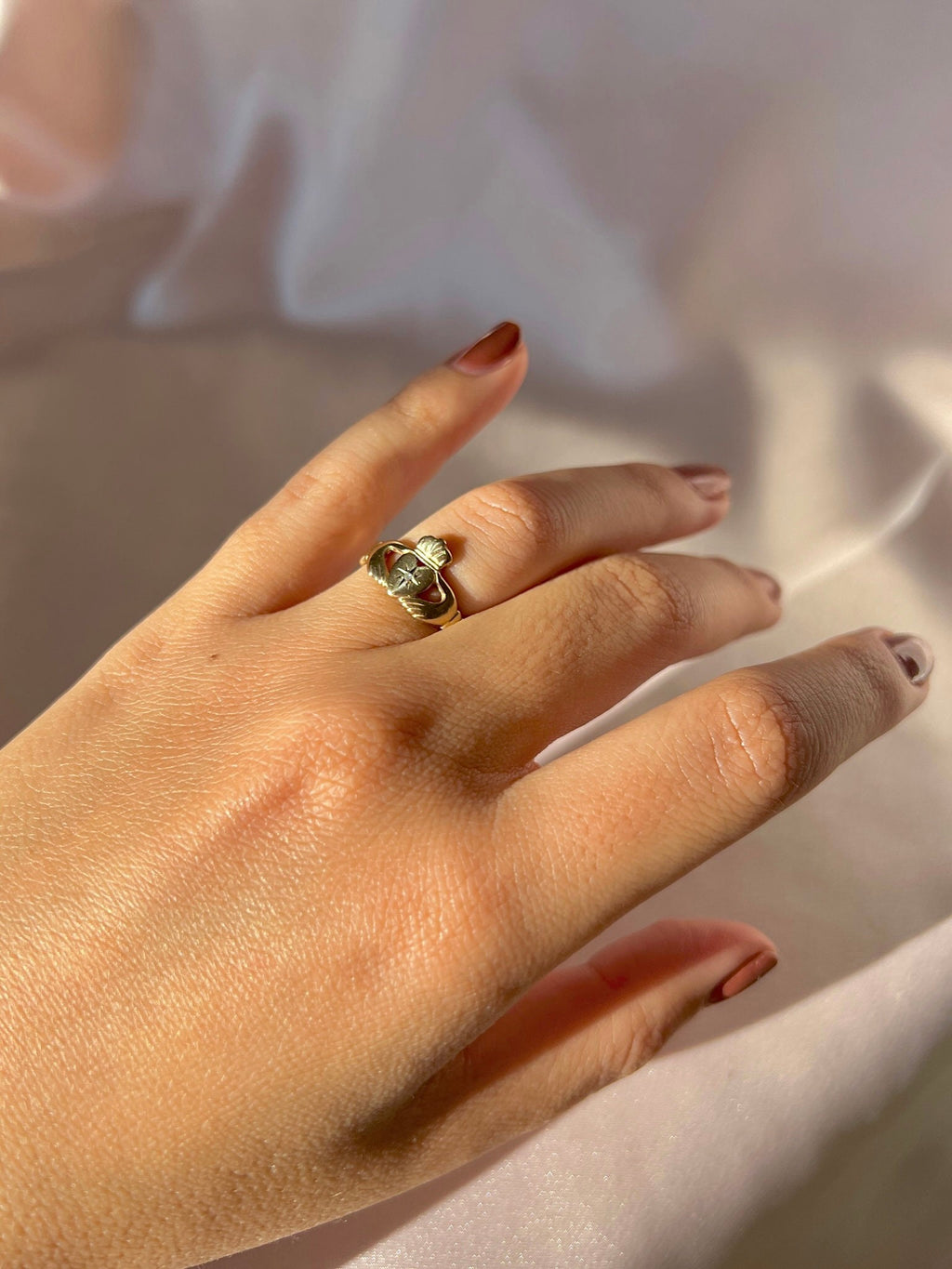 Vintage 9k Diamond Starburst Claddagh Ring