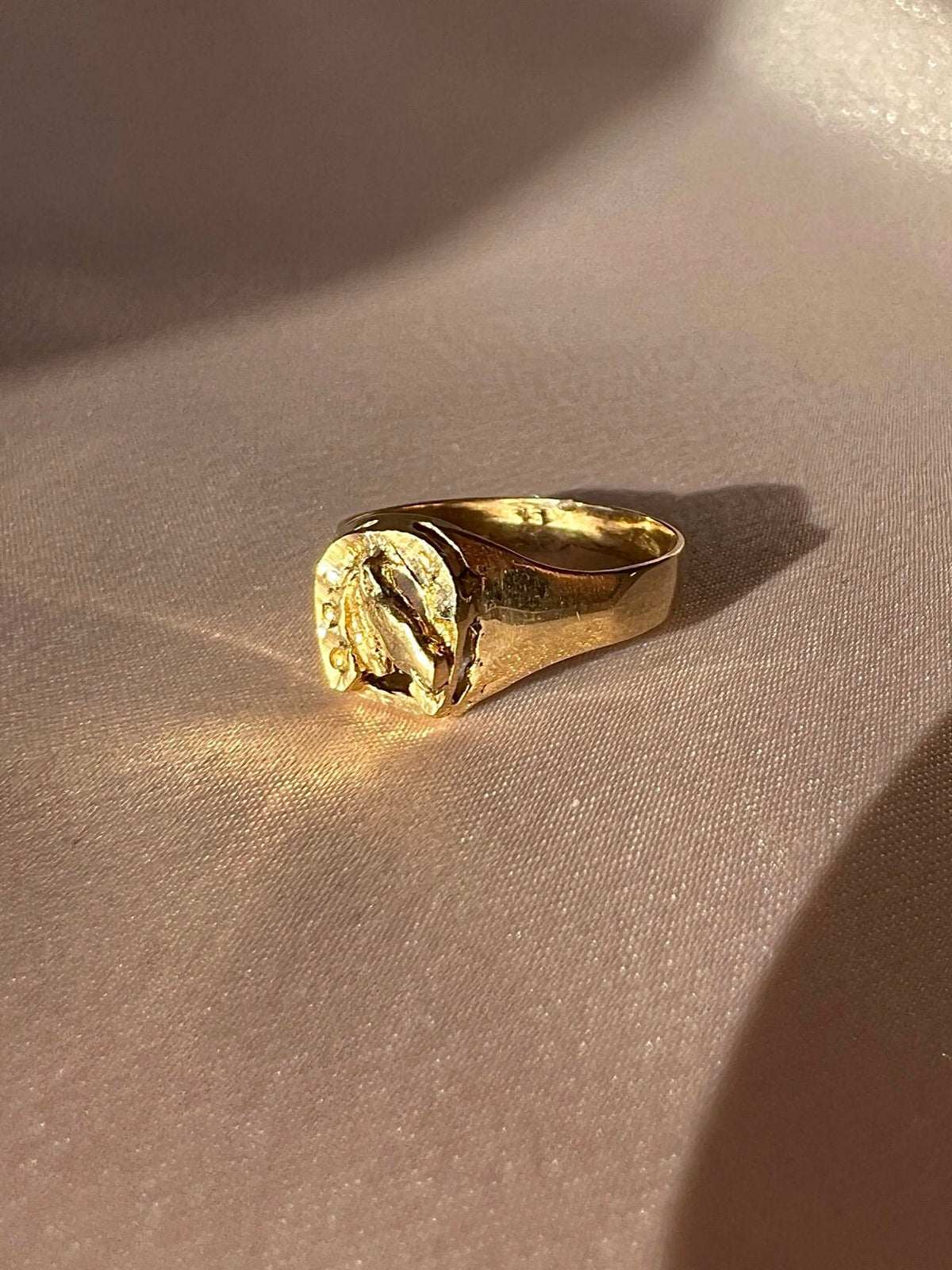 Vintage 10k Horse + Horseshoe Signet Ring