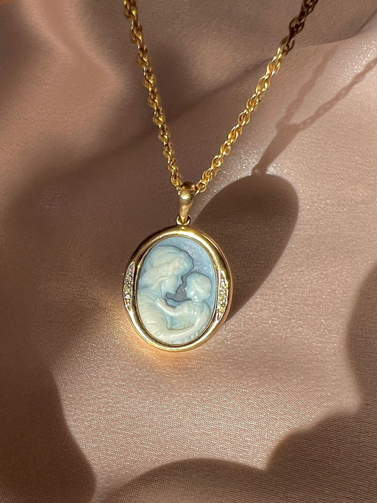 Vintage 10k Agate Diamond Mother Child Cameo Necklace