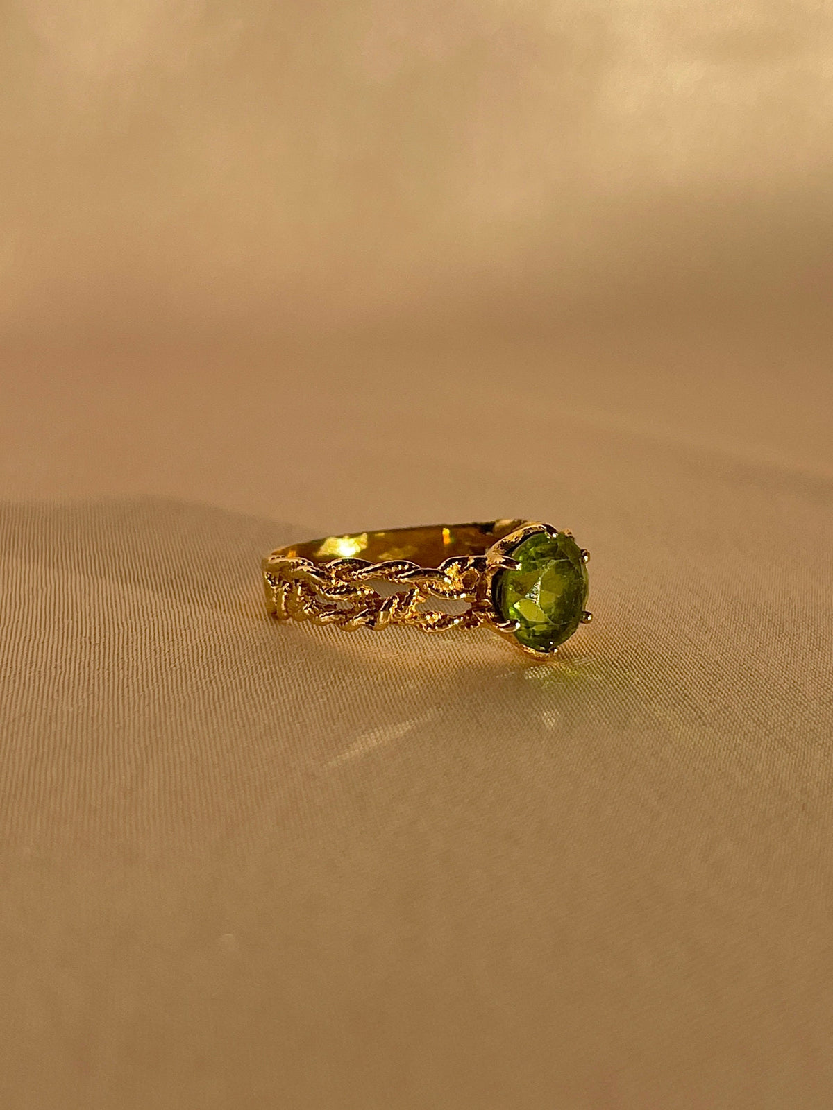 Vintage 18k Peridot Rope Ring