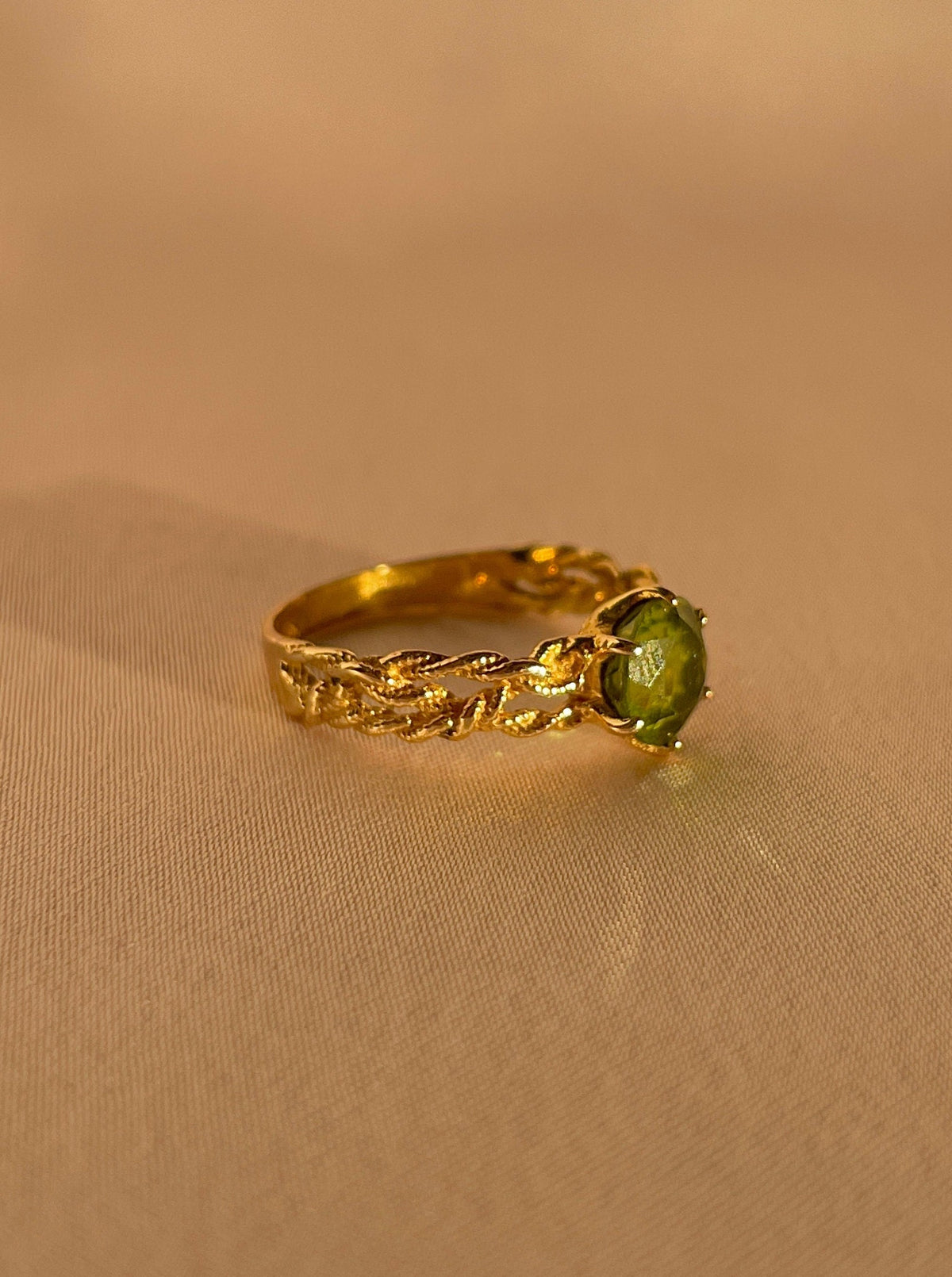 Vintage 18k Peridot Rope Ring