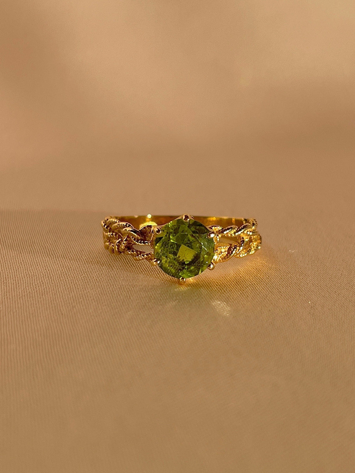 Vintage 18k Peridot Rope Ring