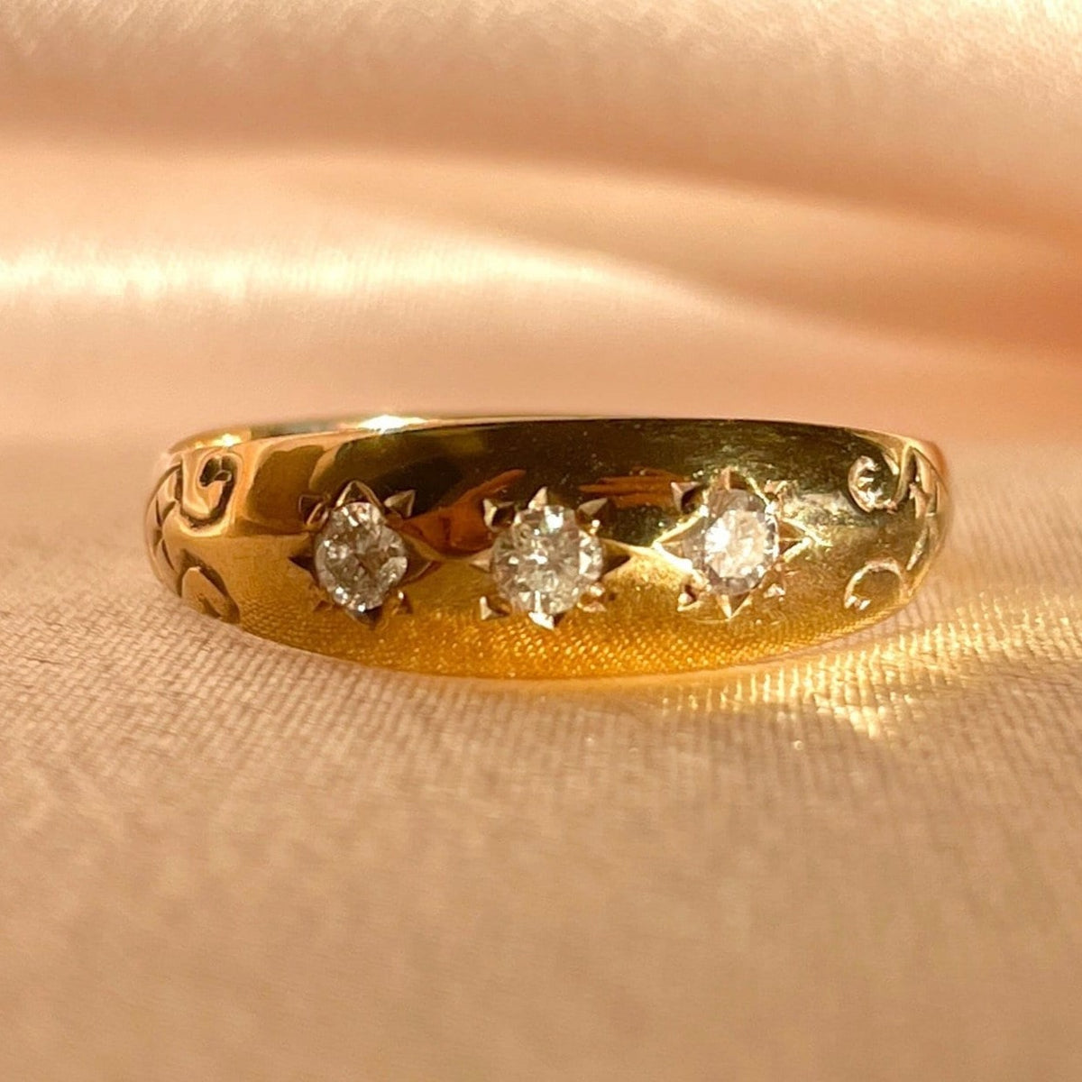 Vintage 9k Diamond Starburst Trilogy Filigree Ring