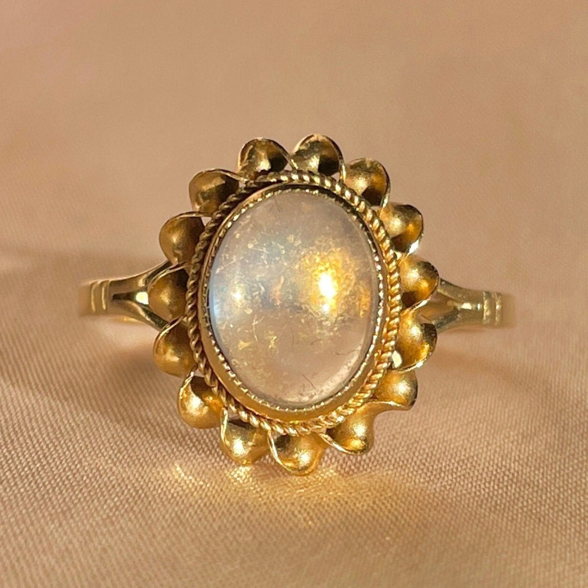 Vintage 9k Moonstone Cabochon Ray Ring 1977
