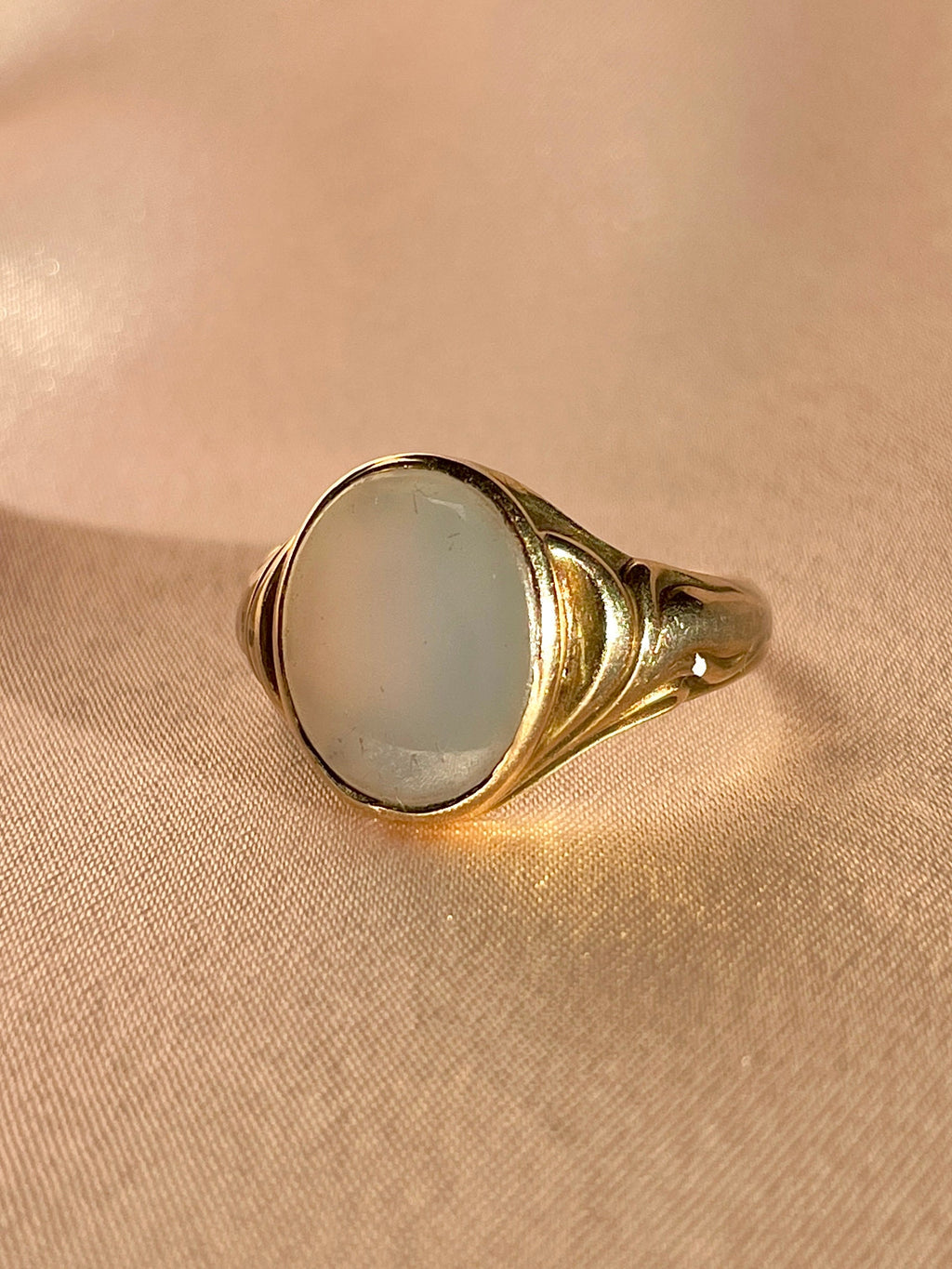 Antique 9k Chalcedony Signet Ring