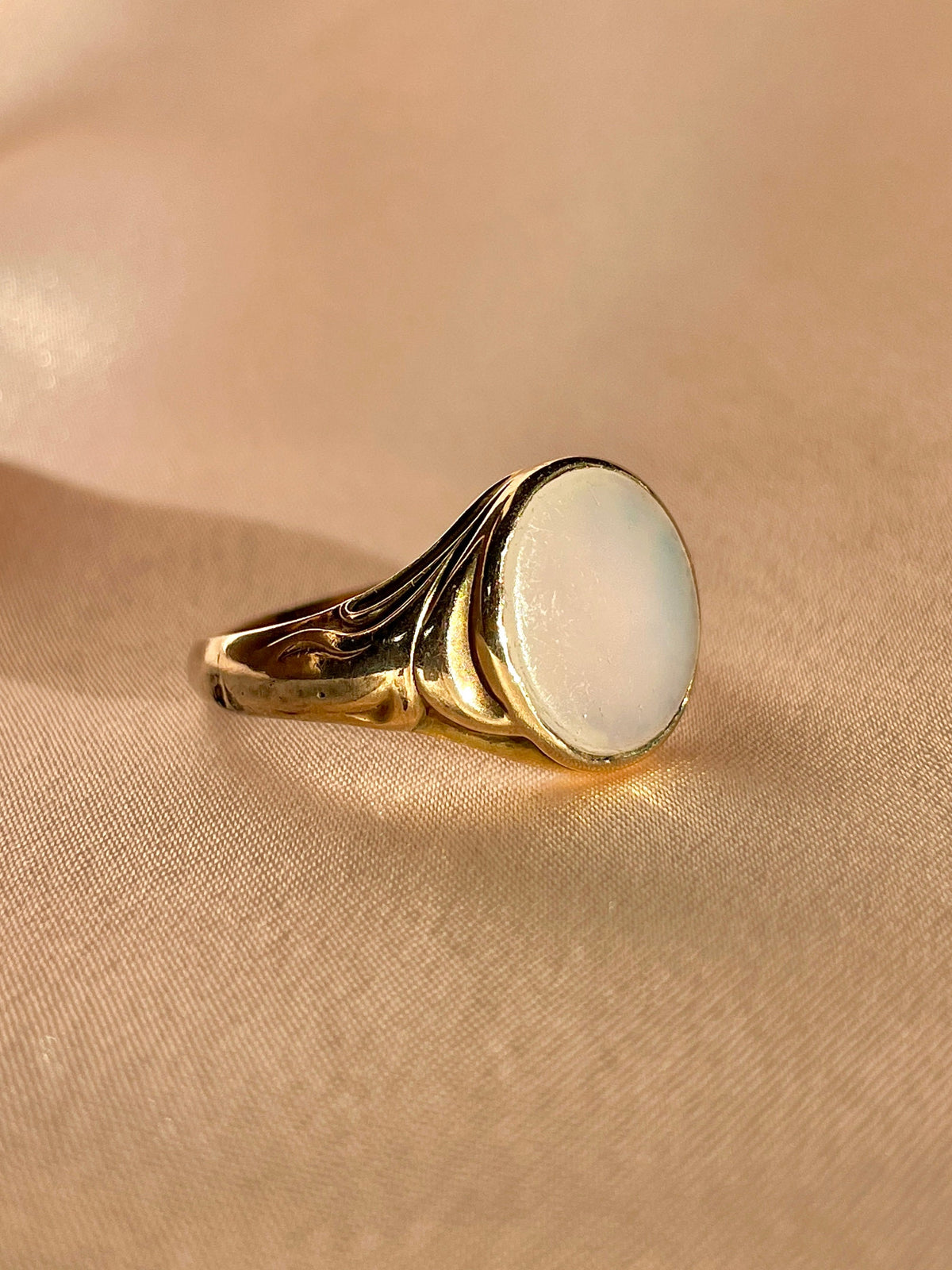 Antique 9k Chalcedony Signet Ring