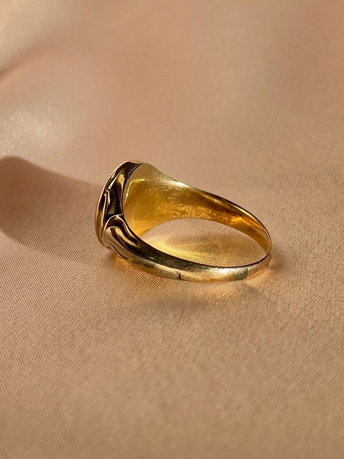 Antique 9k Chalcedony Signet Ring