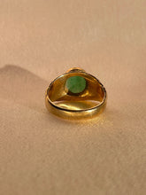 Load image into Gallery viewer, Vintage 9k Jade Cabochon Floral Ring
