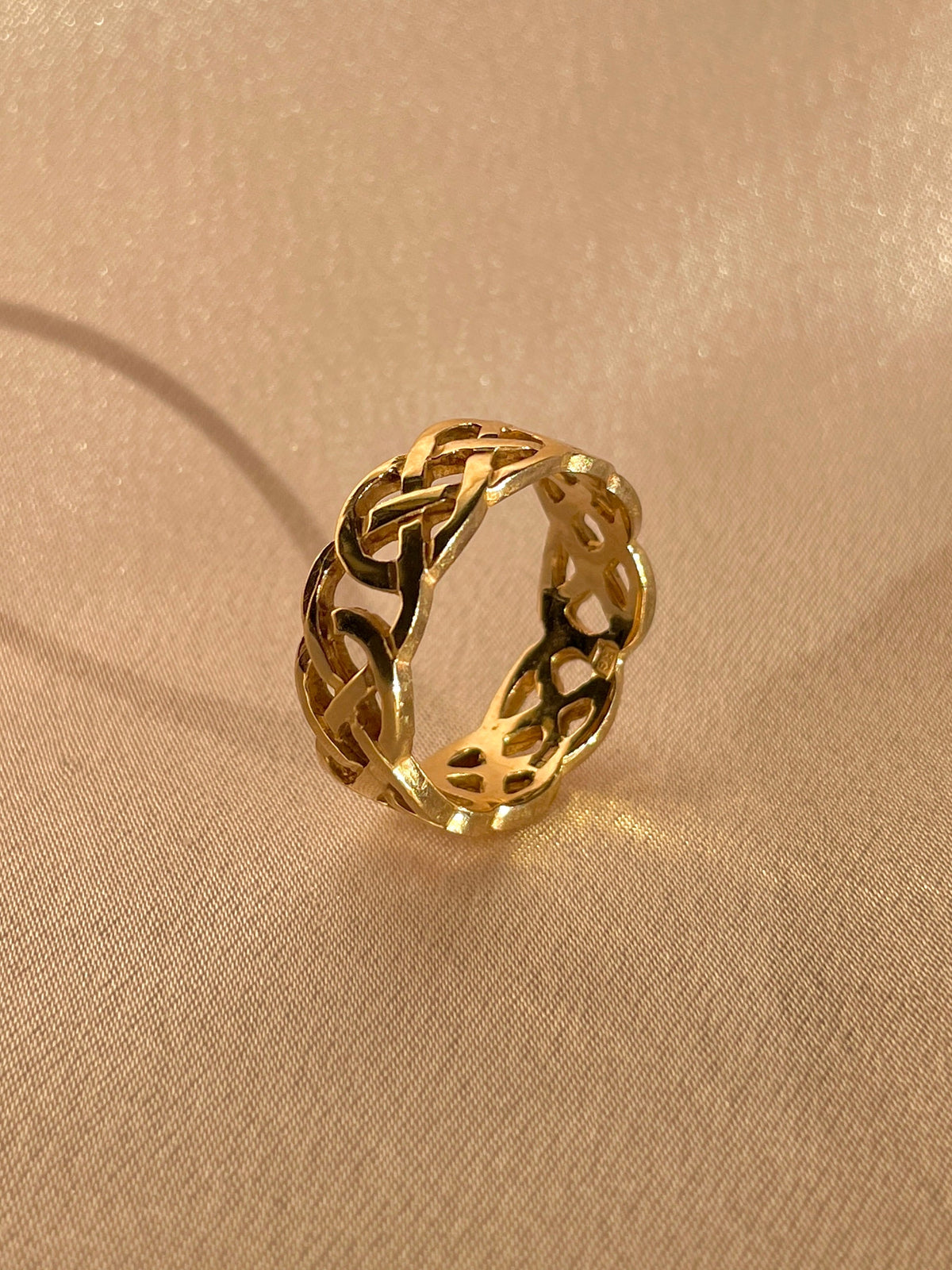Vintage 9k Celtic Woven Band Ring
