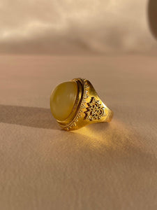 Vintage 18k Moonstone Cabochon Bezel Ornate Ring
