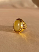 Load image into Gallery viewer, Vintage 18k Moonstone Cabochon Bezel Ornate Ring
