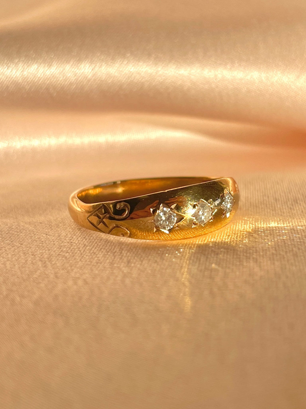 Vintage 9k Diamond Starburst Trilogy Filigree Ring