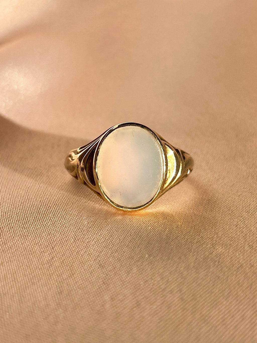 Antique 9k Chalcedony Signet Ring