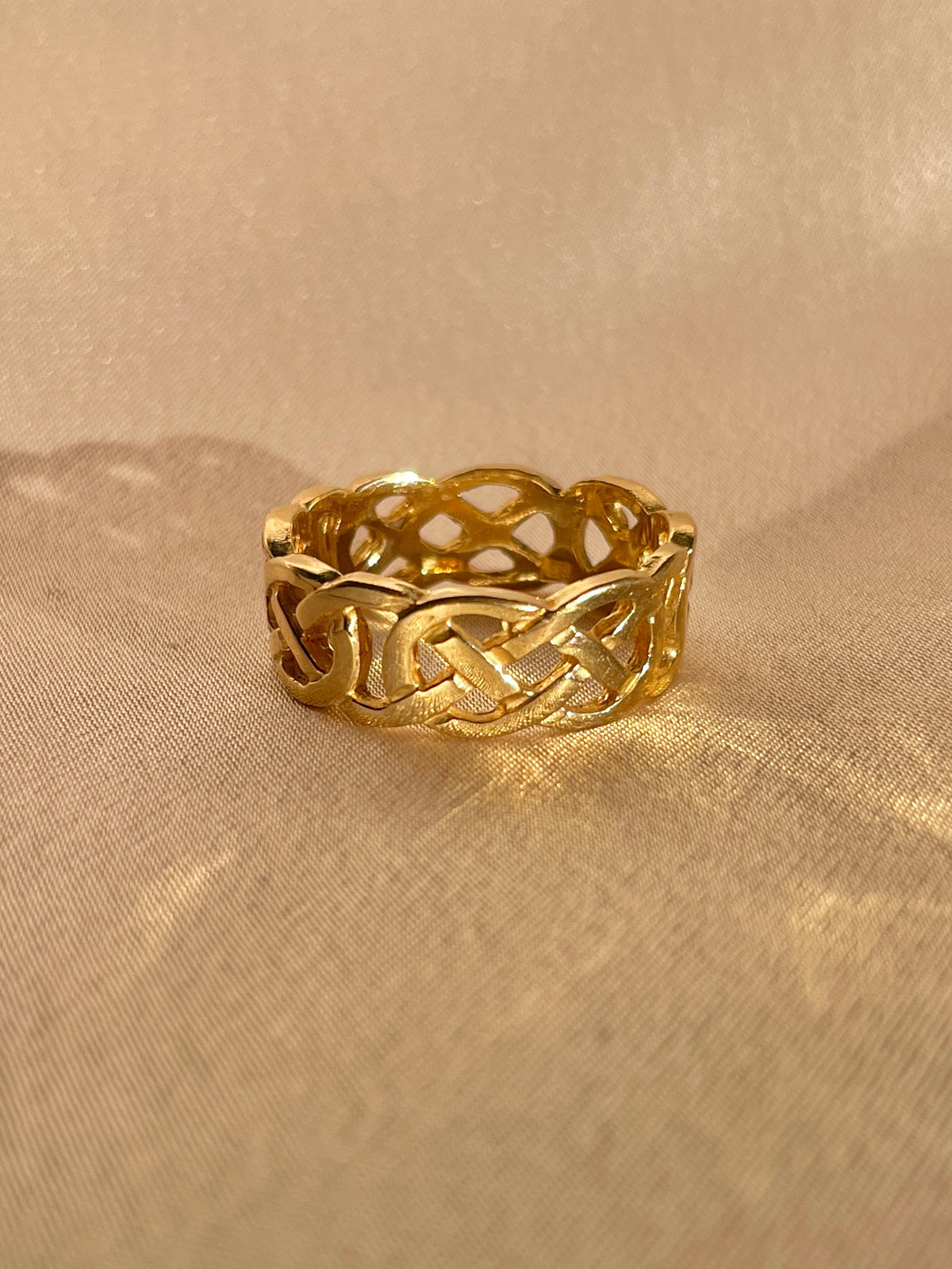 Vintage 9k Celtic Woven Band Ring
