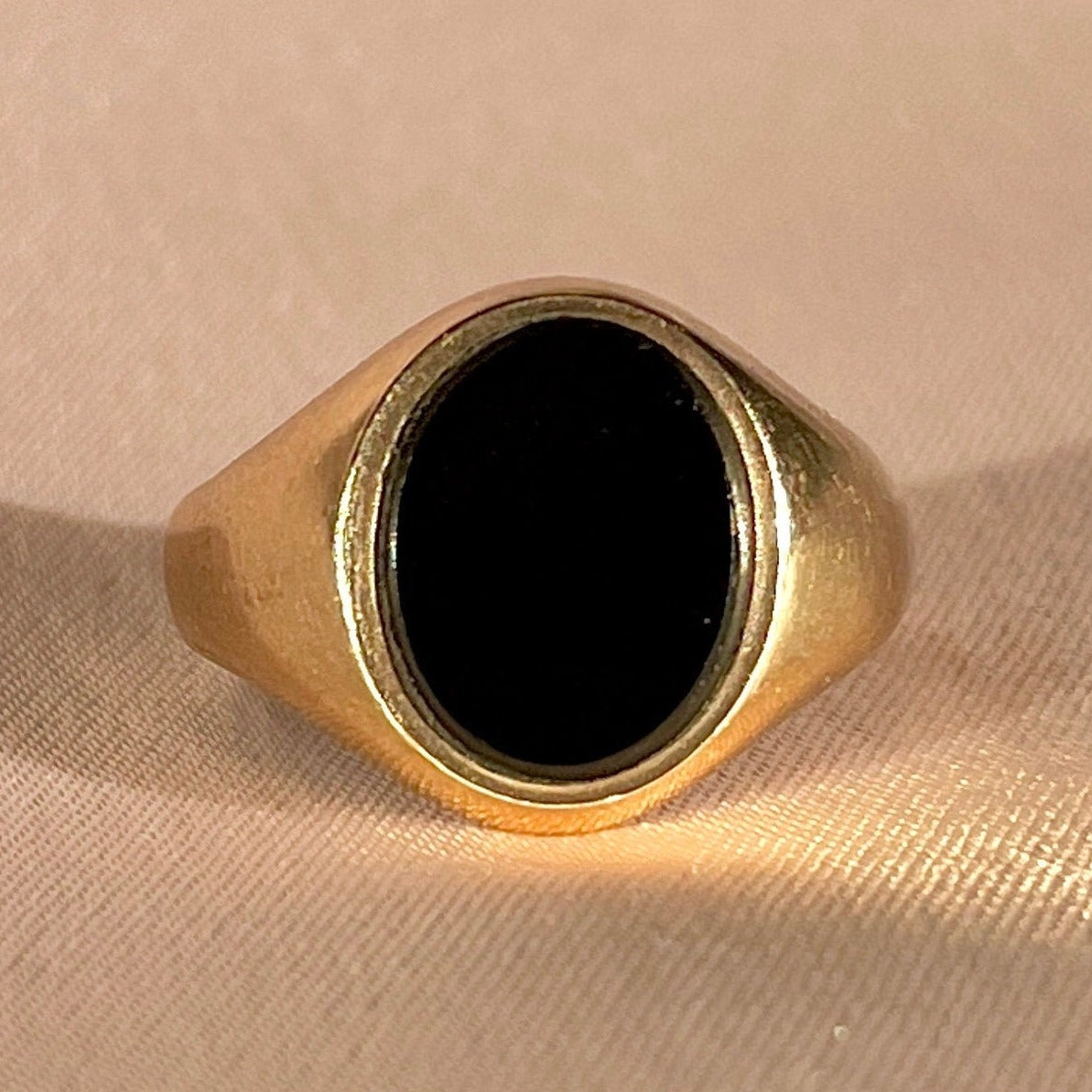 Vintage 9k Onyx Oval Signet Ring 1978
