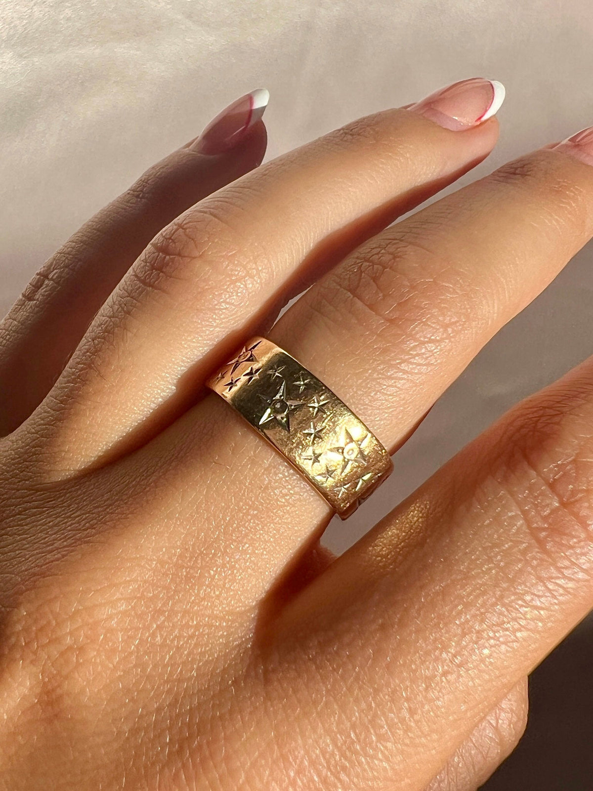 Vintage 18k Starburst Eternity Band Ring
