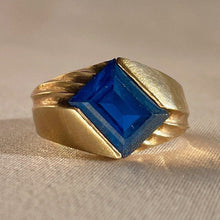 Load image into Gallery viewer, Vintage 10k Blue Gemstone Ribbed Ring
