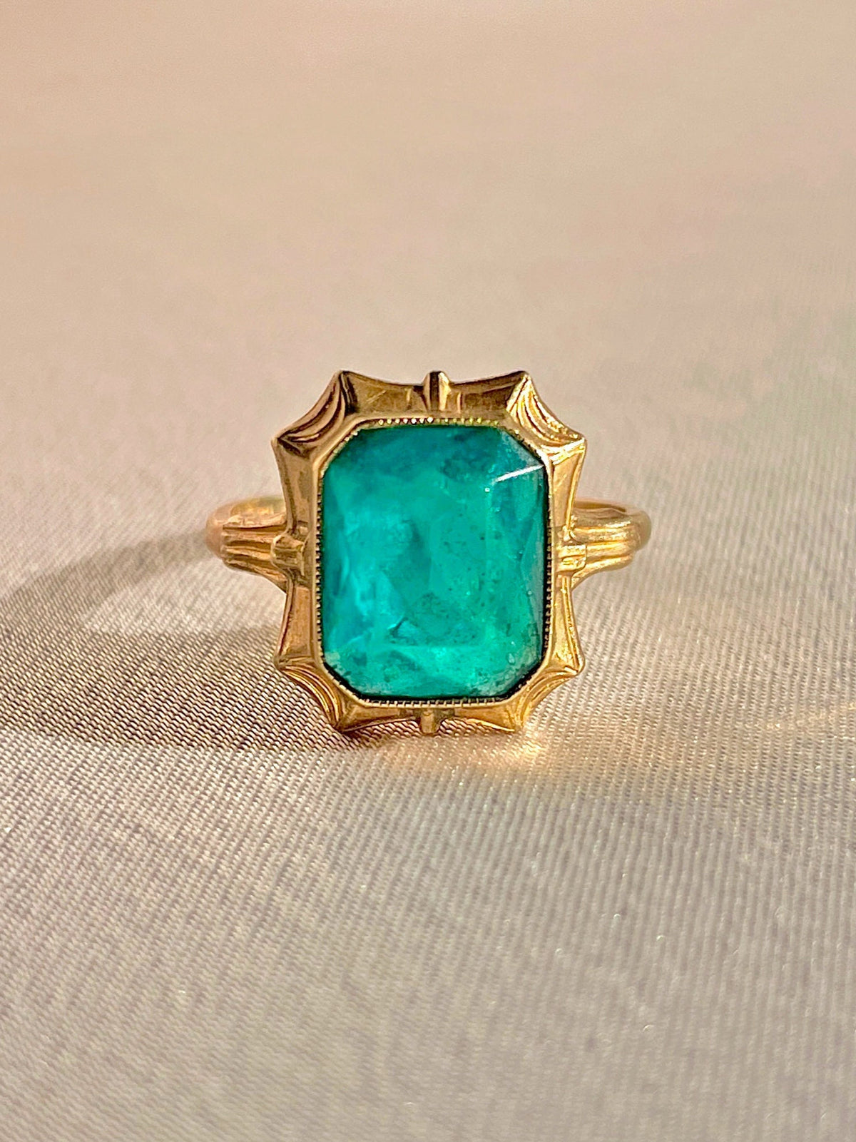 Antique Paste Green Crystal Ring