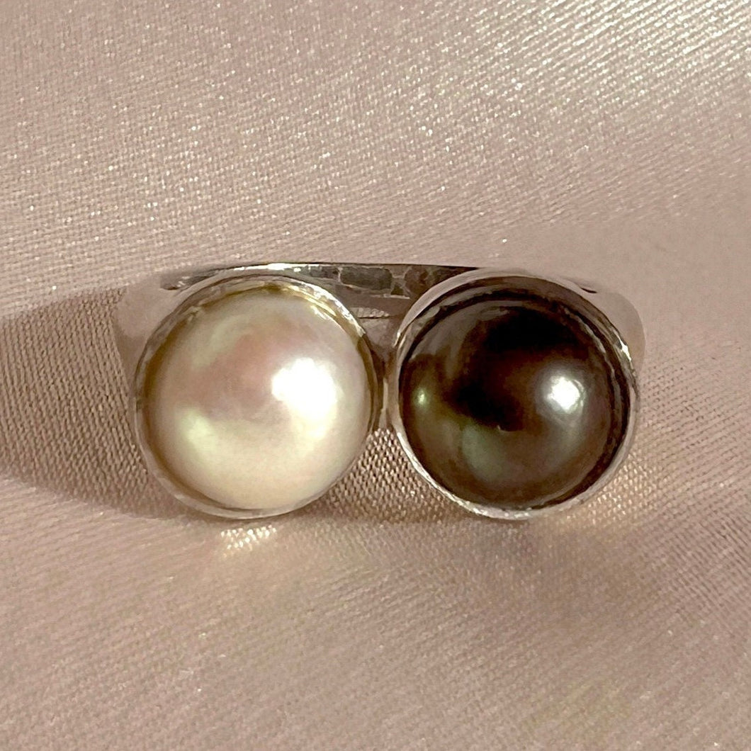 Vintage 14k White Gold Black + White Pearl Ring