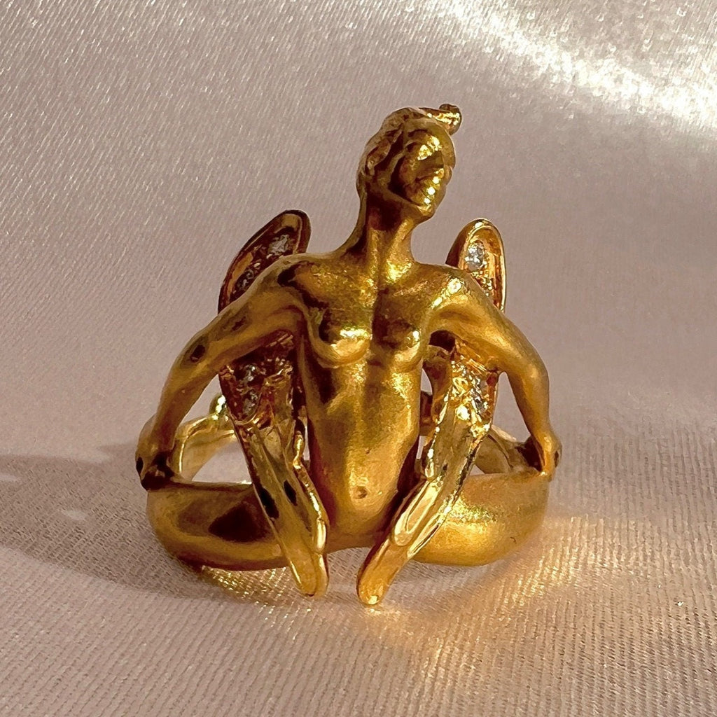 Vintage 18k Carrera y Carrera Diamond Angel Ring