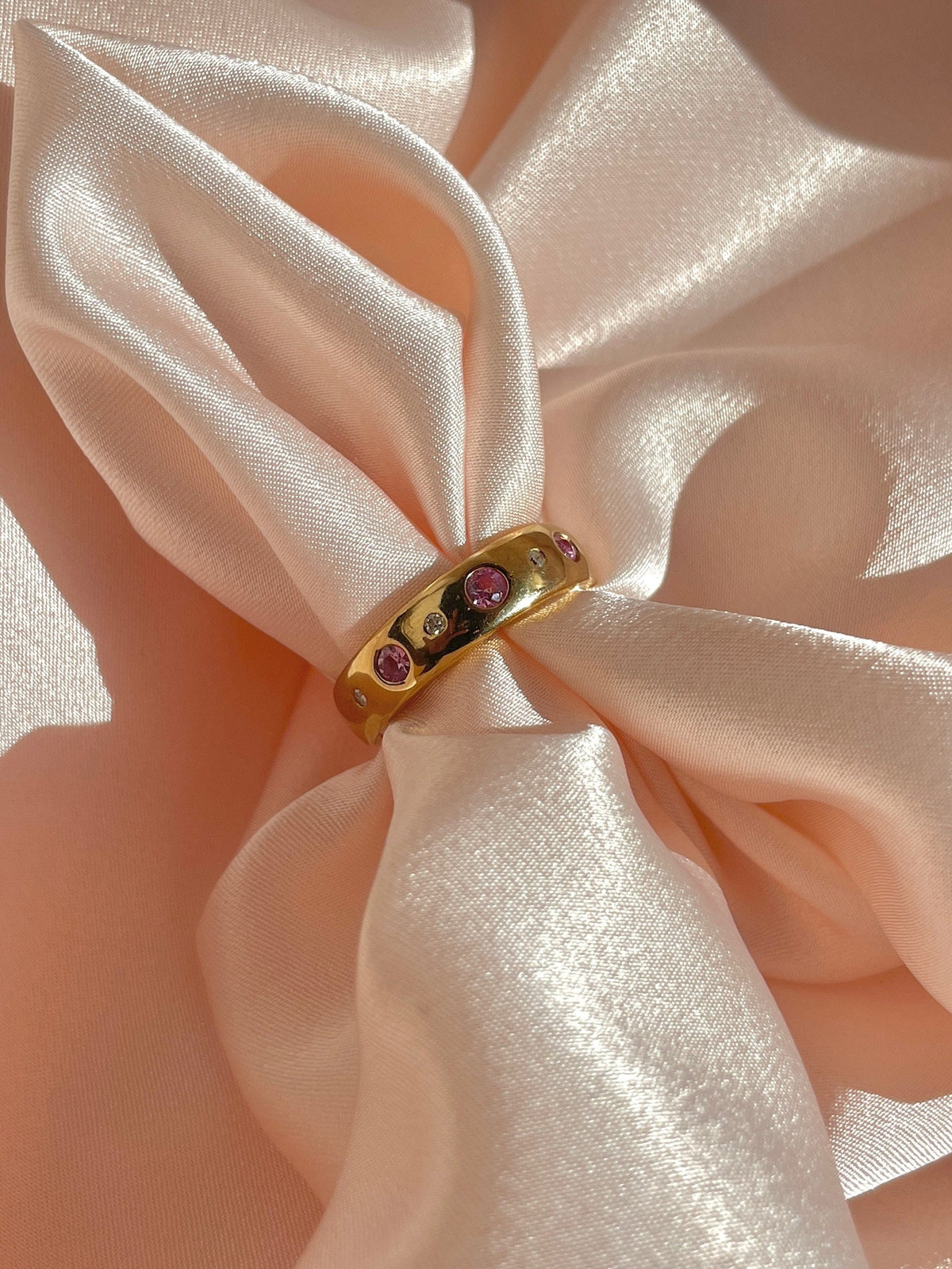 Vintage 9k Diamond Pink Gemstone Dot Ring