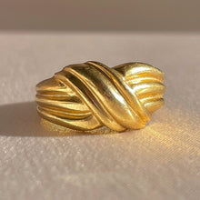 Load image into Gallery viewer, Vintage 10k Ribbed Crossover Knot Ring
