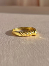 Load image into Gallery viewer, Vintage 18k Diamond Rope Bezel Ring
