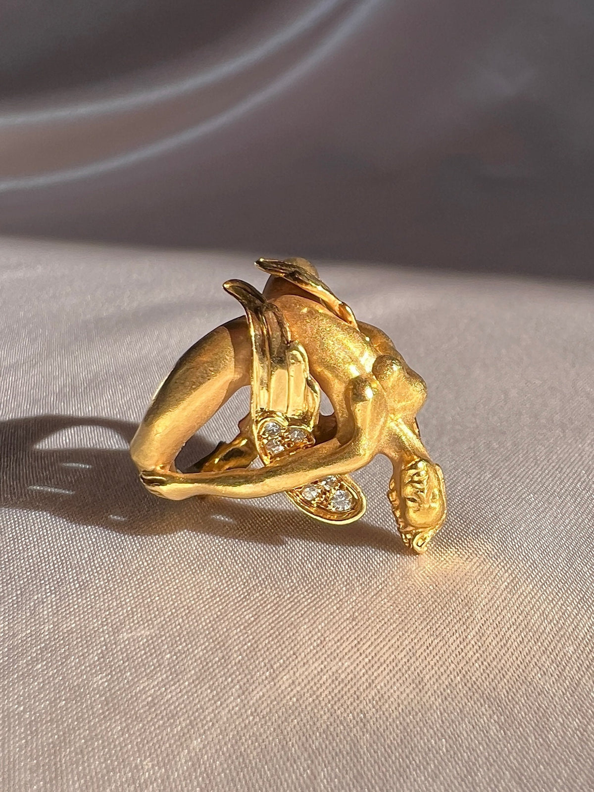 Vintage 18k Carrera y Carrera Diamond Angel Ring