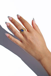 Vintage 14k Sapphire Cabochon Swirl Ring