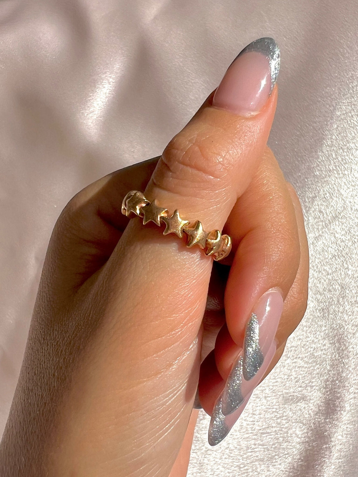 Vintage 18k Star Eternity Band Ring