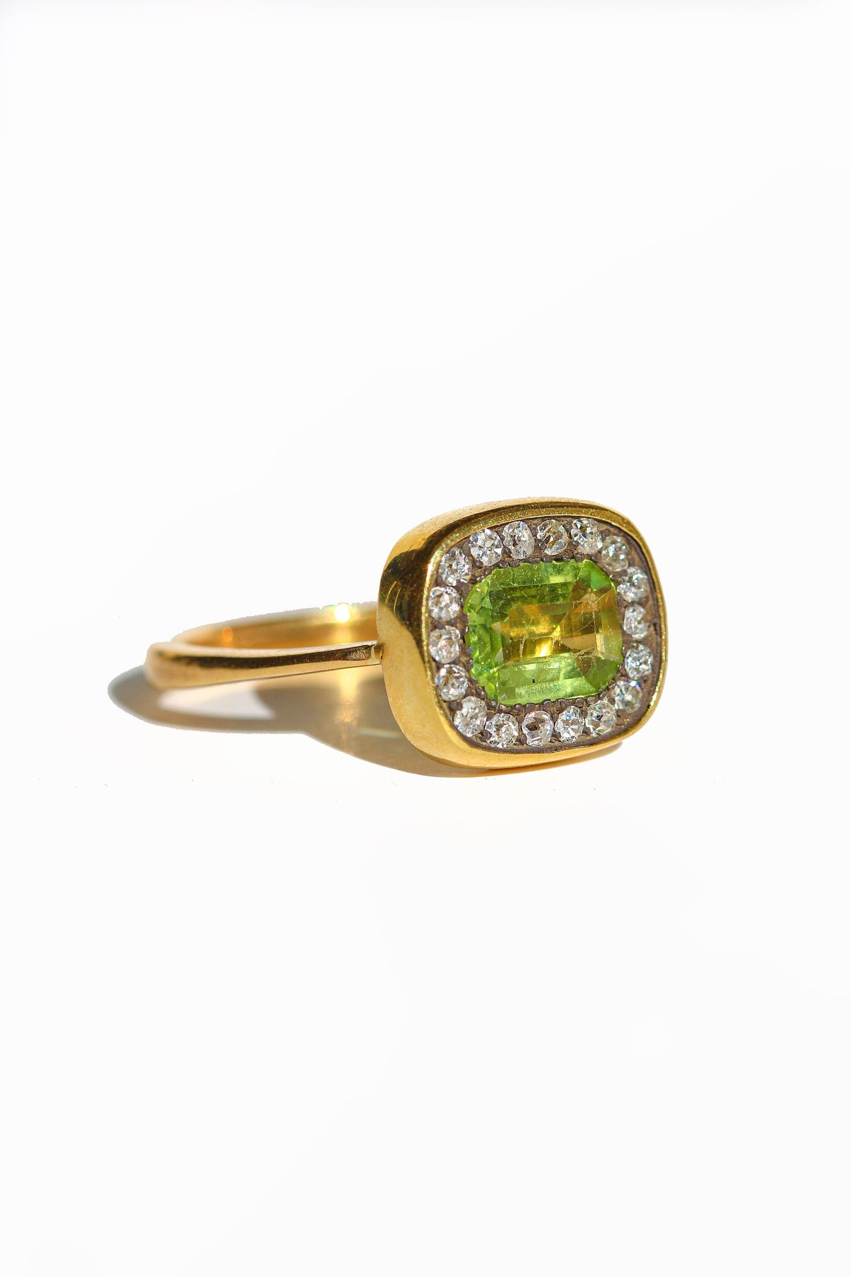 Vintage 18k Peridot Diamond Bezel Ring