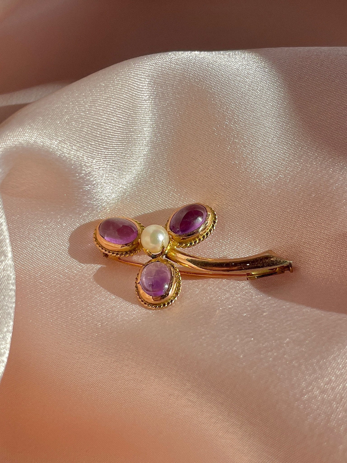 Vintage 14k Amethyst Pearl Shamrock Brooch
