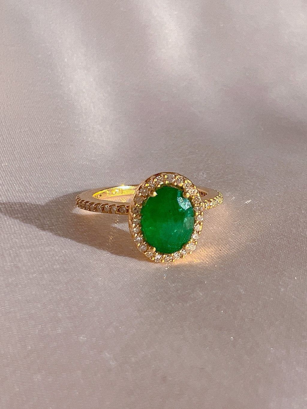 Vintage 14k Emerald Diamond Oval Halo Ring