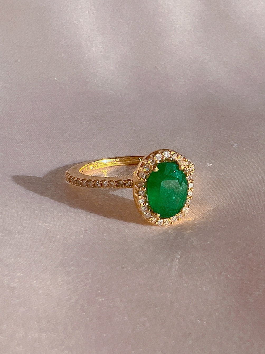 Vintage 14k Emerald Diamond Oval Halo Ring