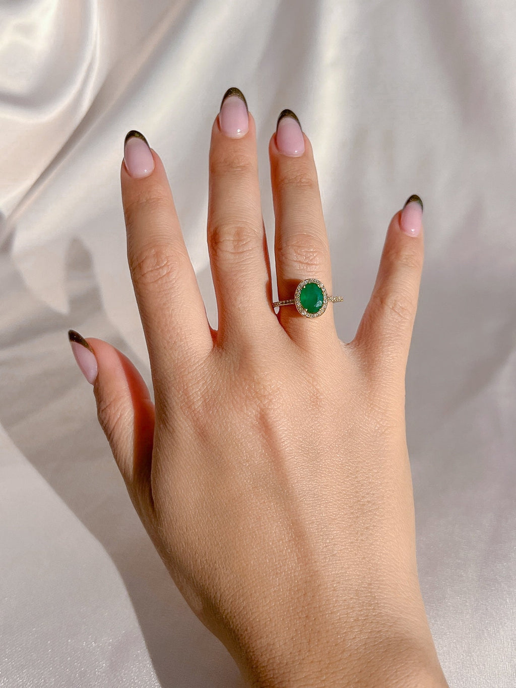 Vintage 14k Emerald Diamond Oval Halo Ring