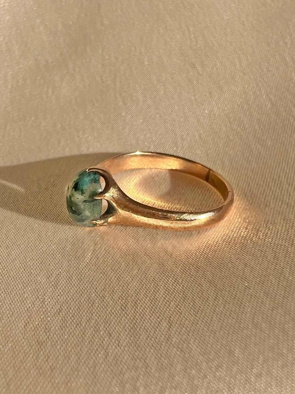 Antique Moss Agate Cabochon Ring