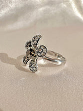 Load image into Gallery viewer, Vintage Diamond Daisy Ring 2.10 CTW
