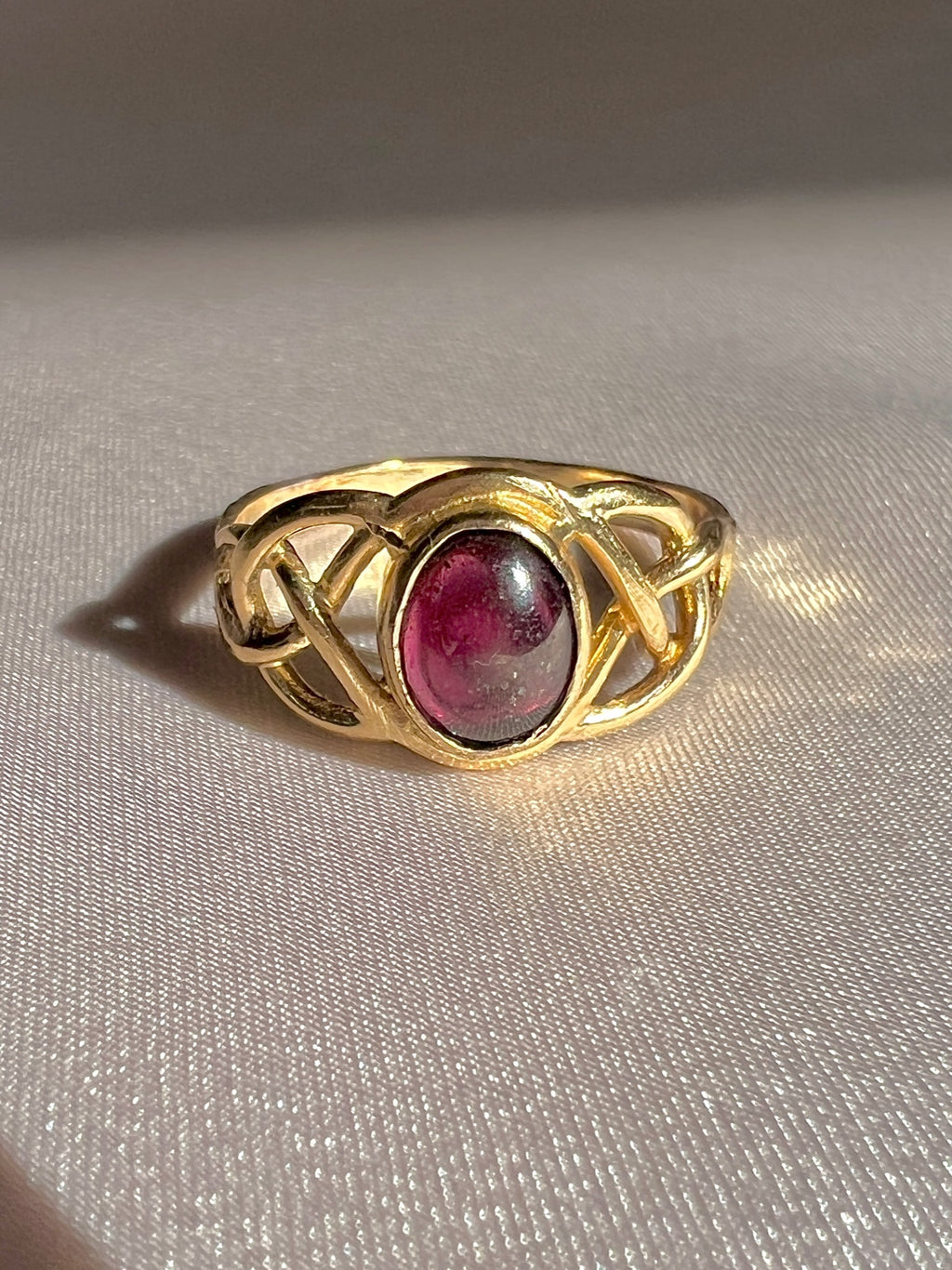 Vintage 9k Garnet Cabochon Lattice Ring 
