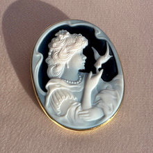 Load image into Gallery viewer, Vintage 18k Agate Cameo Pendant Brooch
