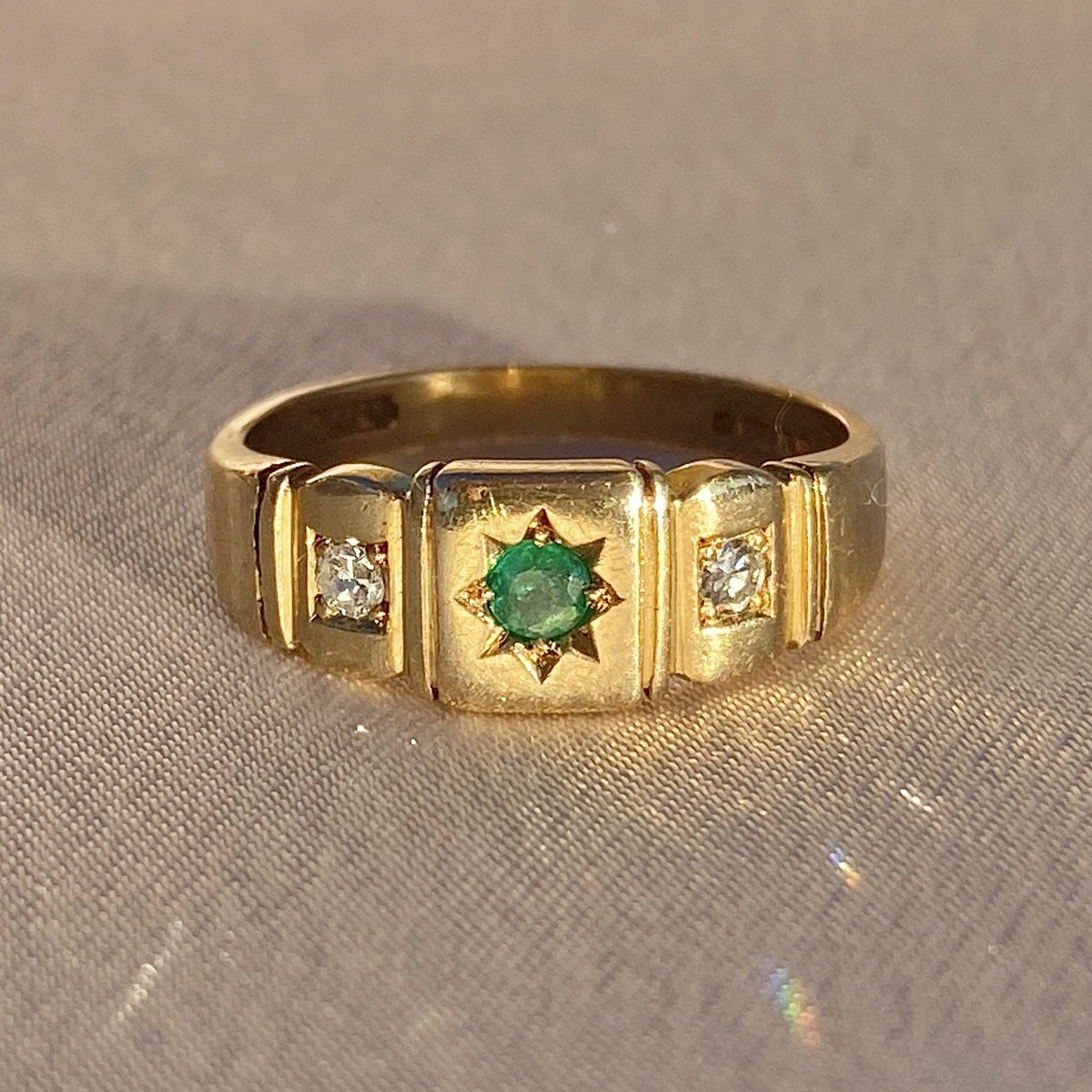 Vintage 9k Emerald Diamond Paneled Gypsy Ring