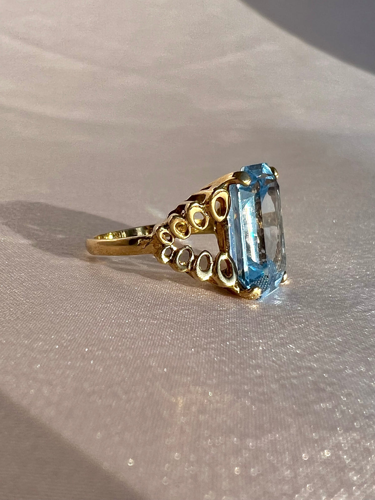 Vintage 9k Topaz Coil Ring 1976