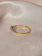 Load image into Gallery viewer, Vintage 18k Solitaire Diamond Ring 0.40 cts

