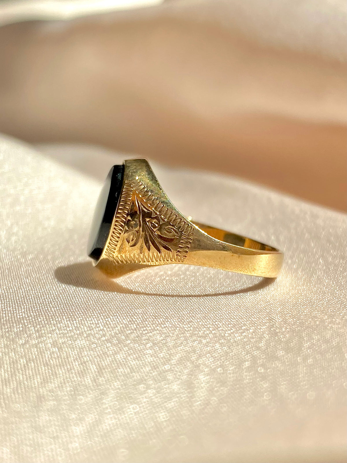 Vintage 9k Onyx Signet Filigree Ring 1989