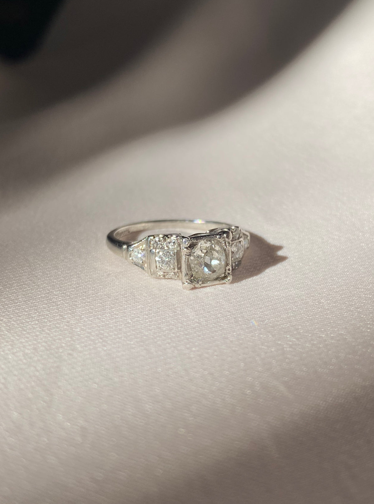 Antique 1.00 carat Art Deco Diamond Platinum Engagement Ring